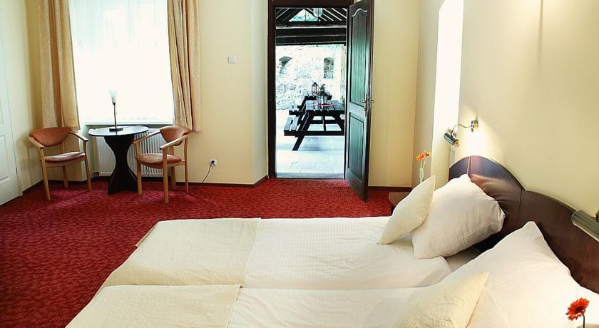 Przy Oslej Bramie Hotel Walbrzych Luaran gambar