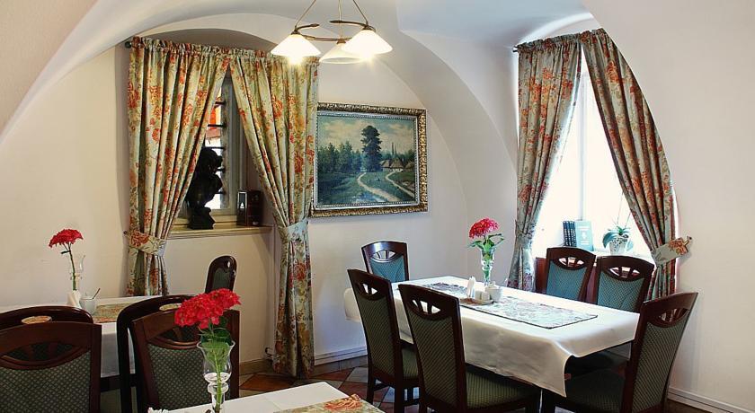 Przy Oslej Bramie Hotel Walbrzych Luaran gambar